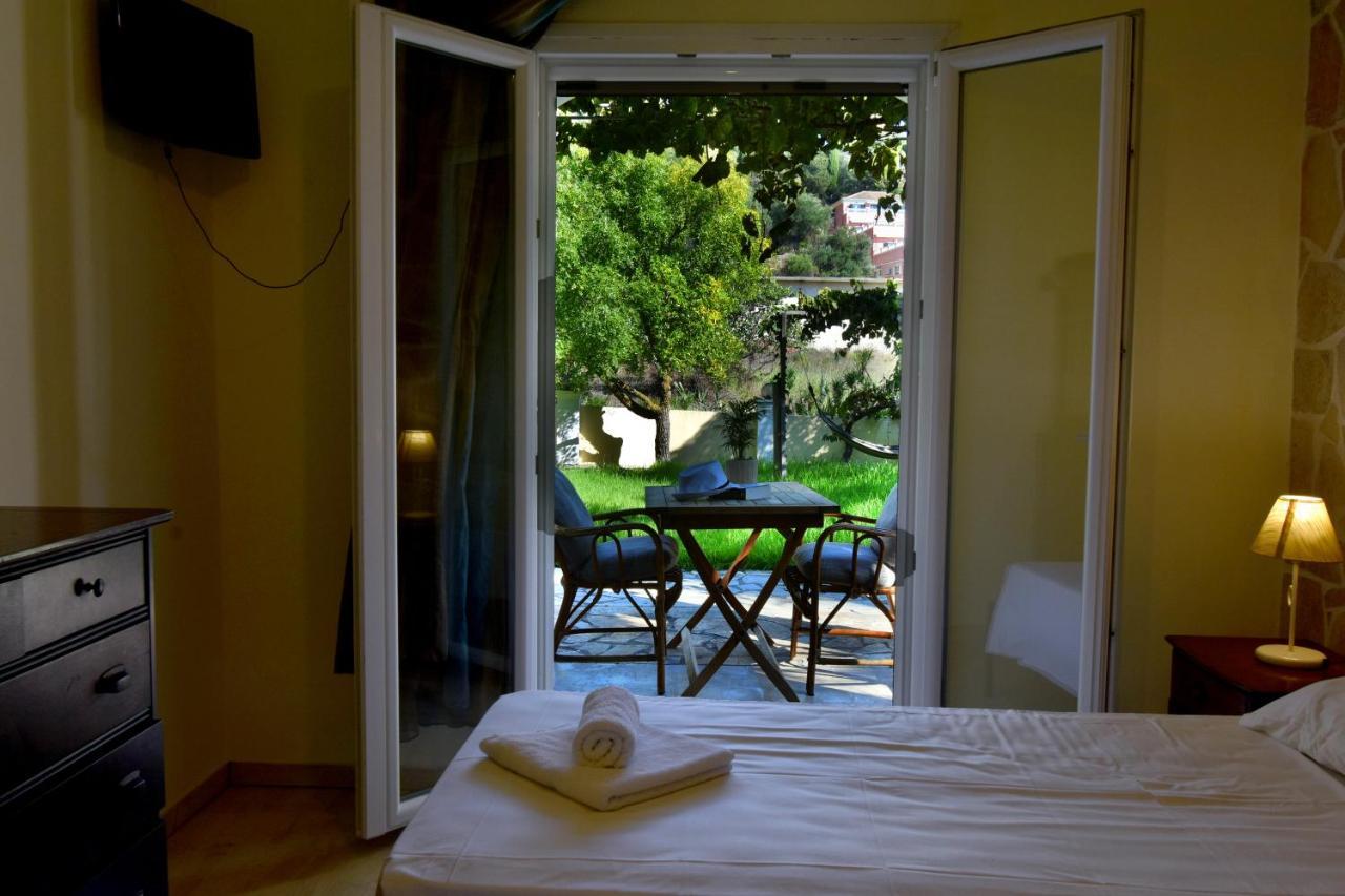 Delfini * Agios Georgios Pagon