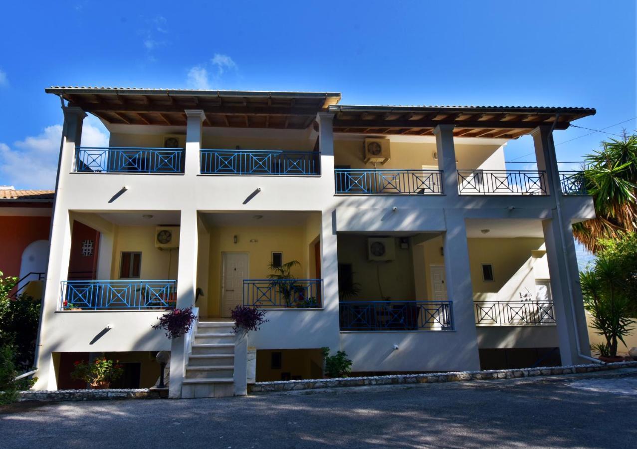 Delfini Aparthotel *