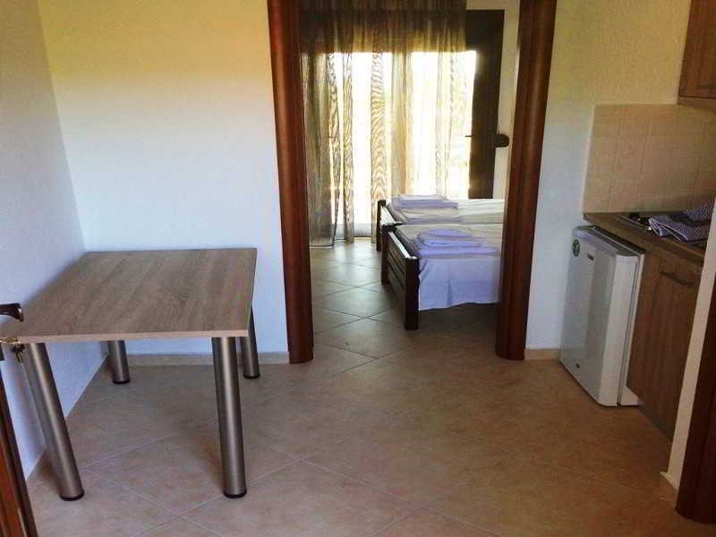 Paradisos Apartment *