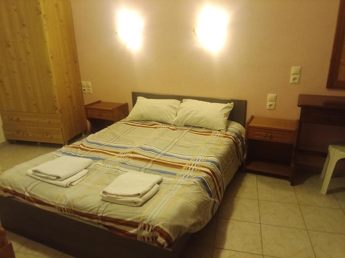 Skiathos Studios * Skiathos Town
