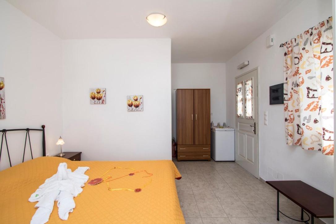 Apartment Akrothalassia Adamantas (Milos)