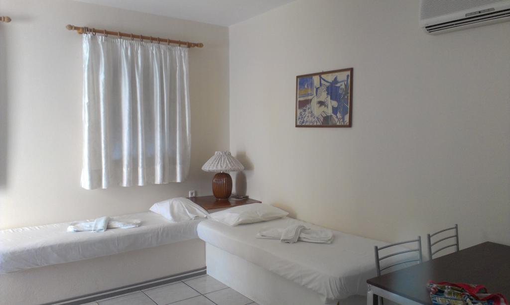 Iro Aparthotel 2*