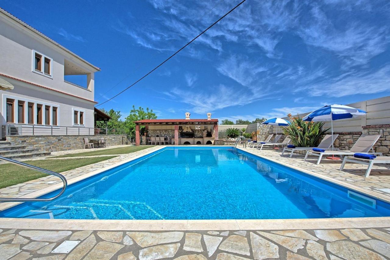 Villa Acharavi By Posarellivillas