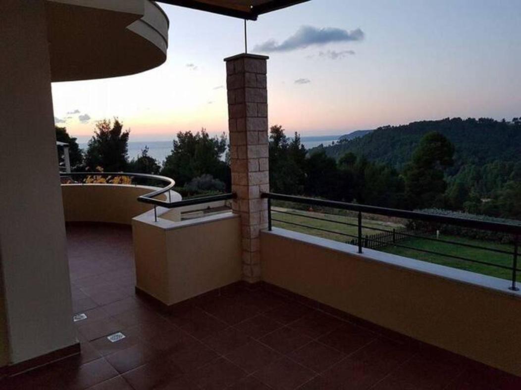 #luxlikehome Hill Summer Villa