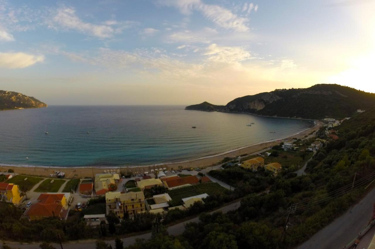 Delfini * Agios Georgios Pagon