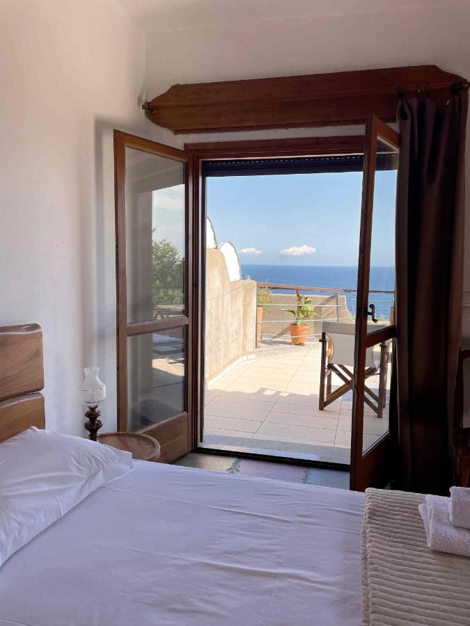 Guest house Frictories Station Of Residency Limnionas (Central Greece)
