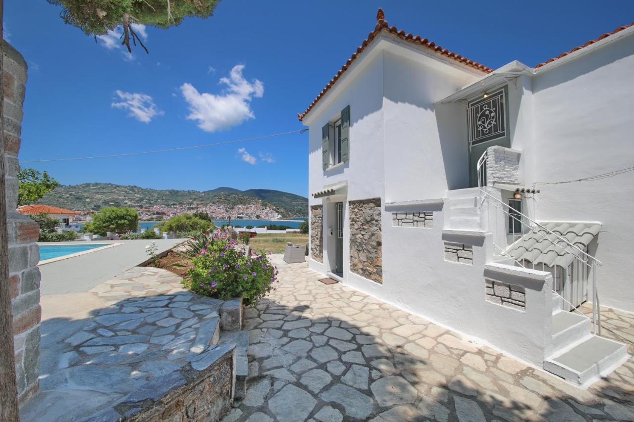 Karavos Waterfront Villa