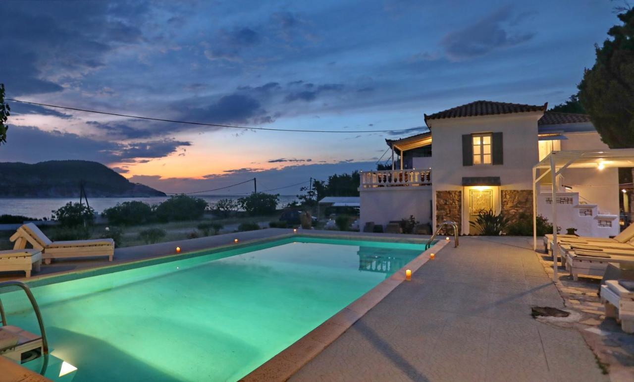 Karavos Waterfront Villa *