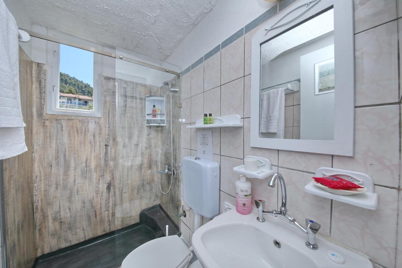 Karavos Waterfront Villa *