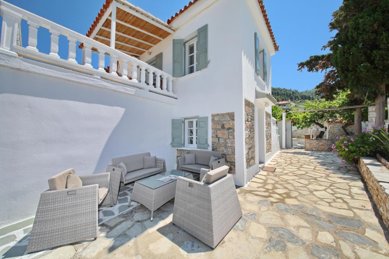 Karavos Waterfront Villa Skopelos Town