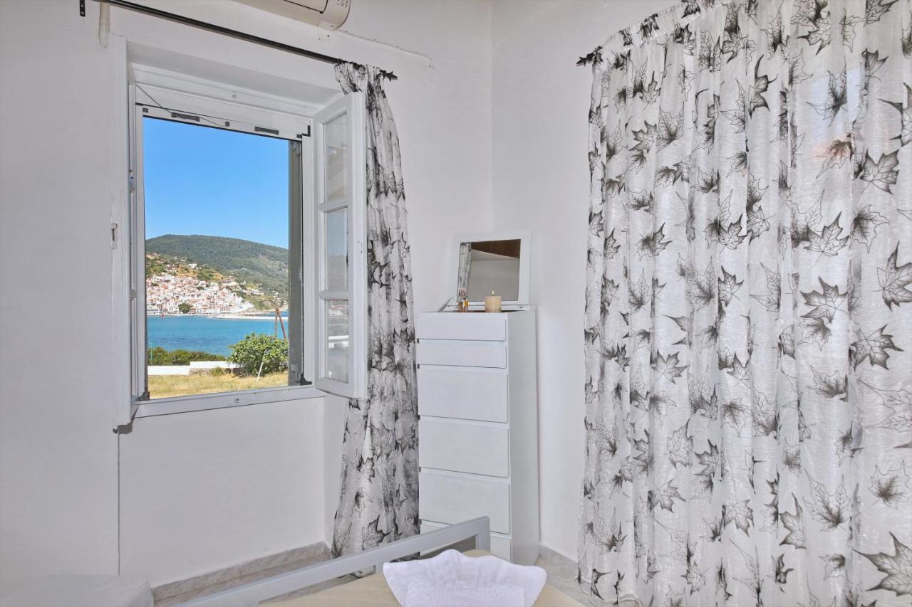Karavos Waterfront Villa Skopelos Town