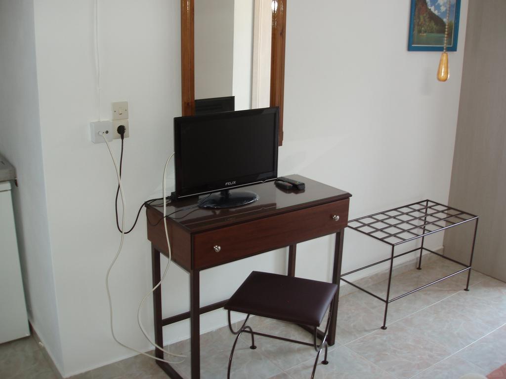Helena's Aparthotel Manganari