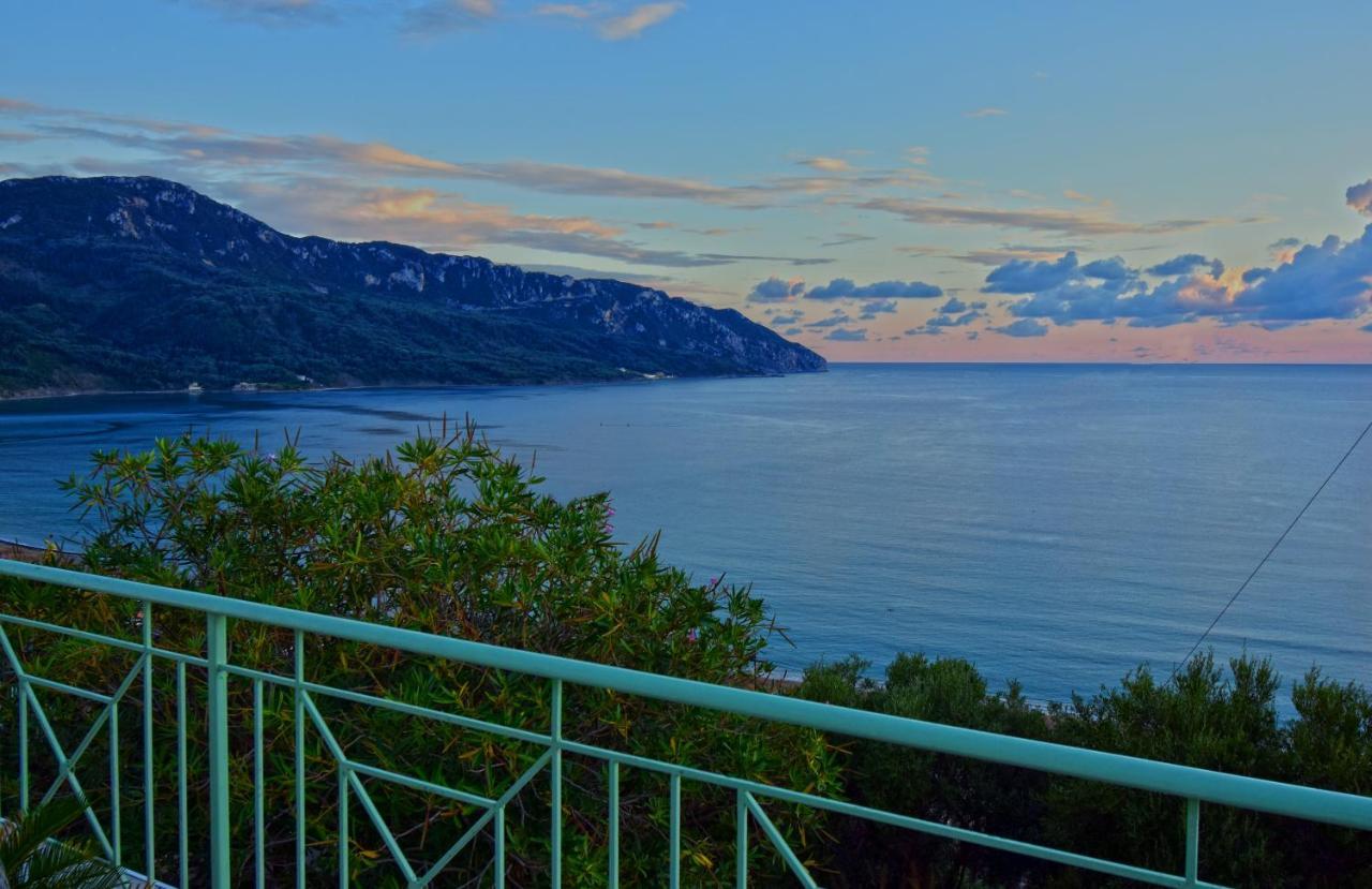 Delfini Aparthotel Agios Georgios Pagon