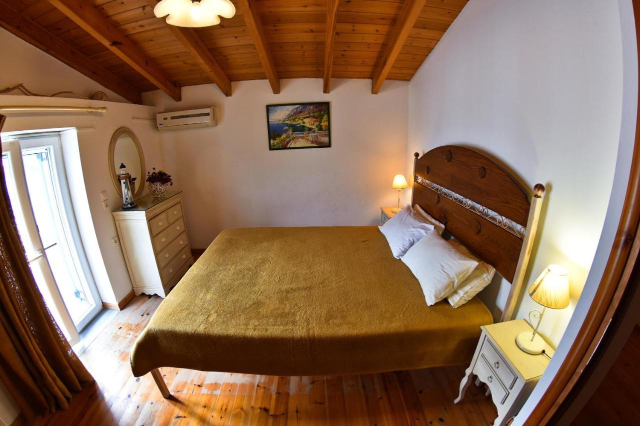Delfini * Agios Georgios Pagon