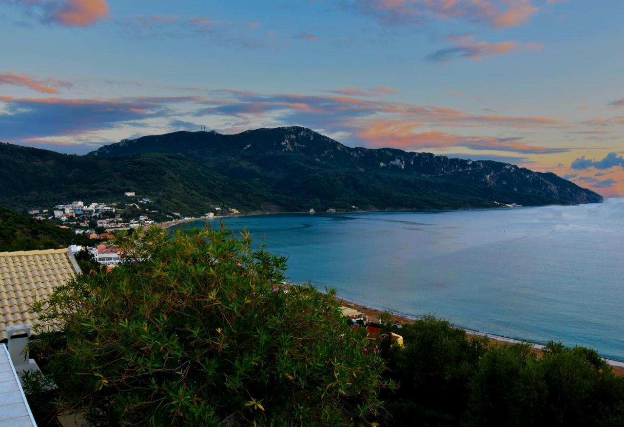 Delfini Agios Georgios Pagon