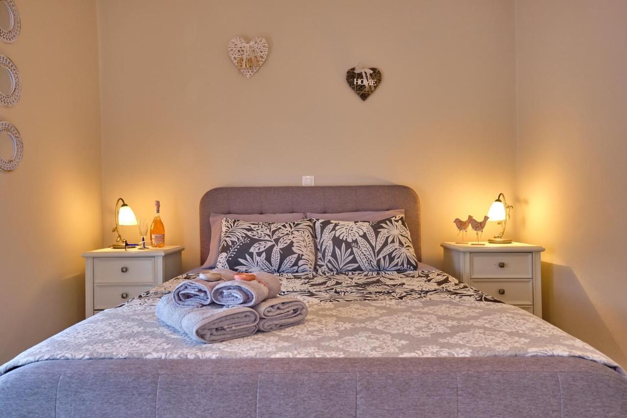Mandola Corfu