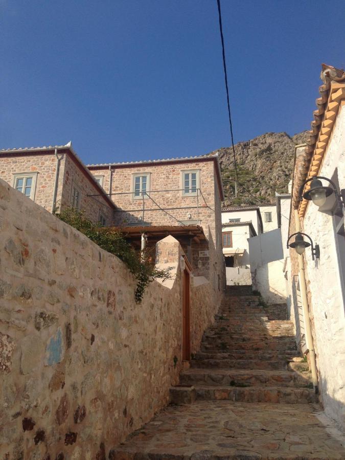 Gaia Hydras * Hydra (Saronic Islands)
