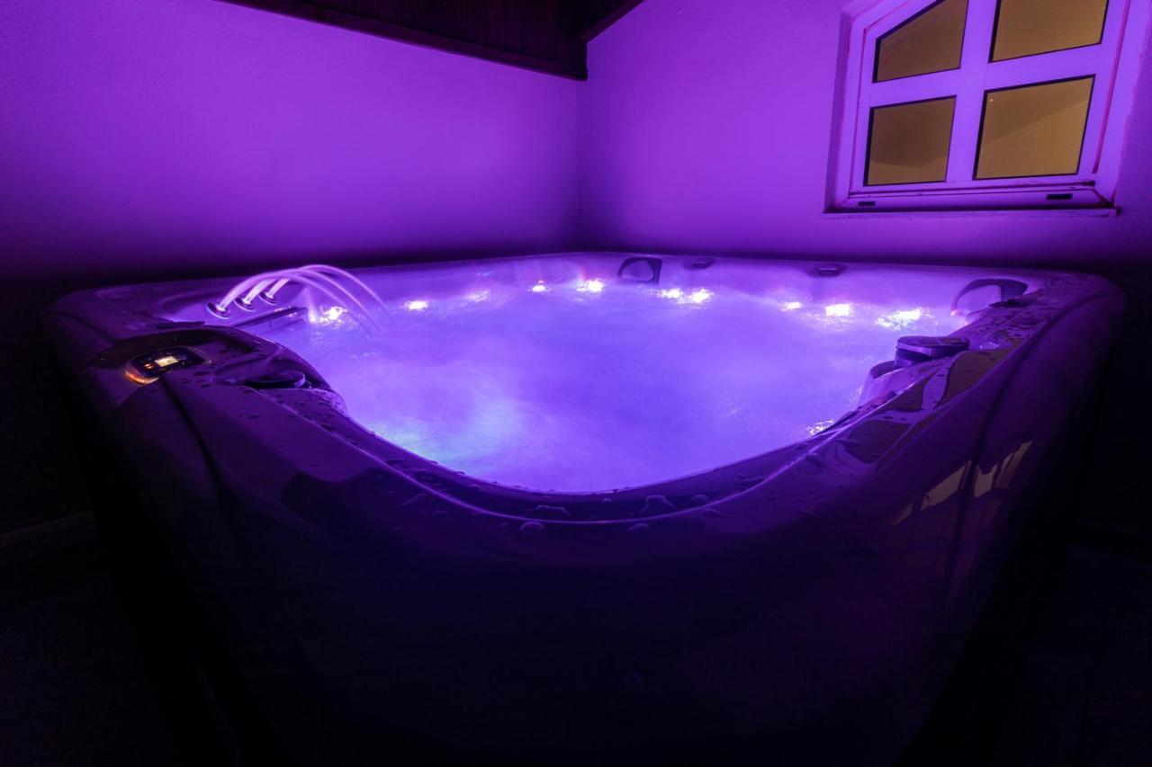 Ventus, 40sqm Private Pool & Hot Tub! Apartment *
