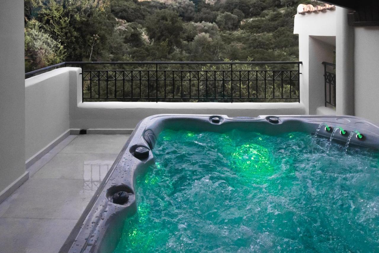 Apartment Ventus, 40sqm Private Pool & Hot Tub! Roussospition