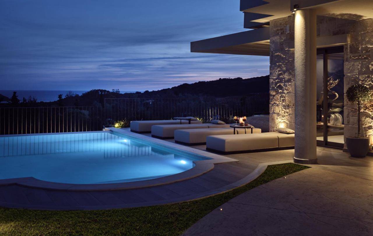 Alexandra Seaview Luxurious Villa, By Thinkvilla *
