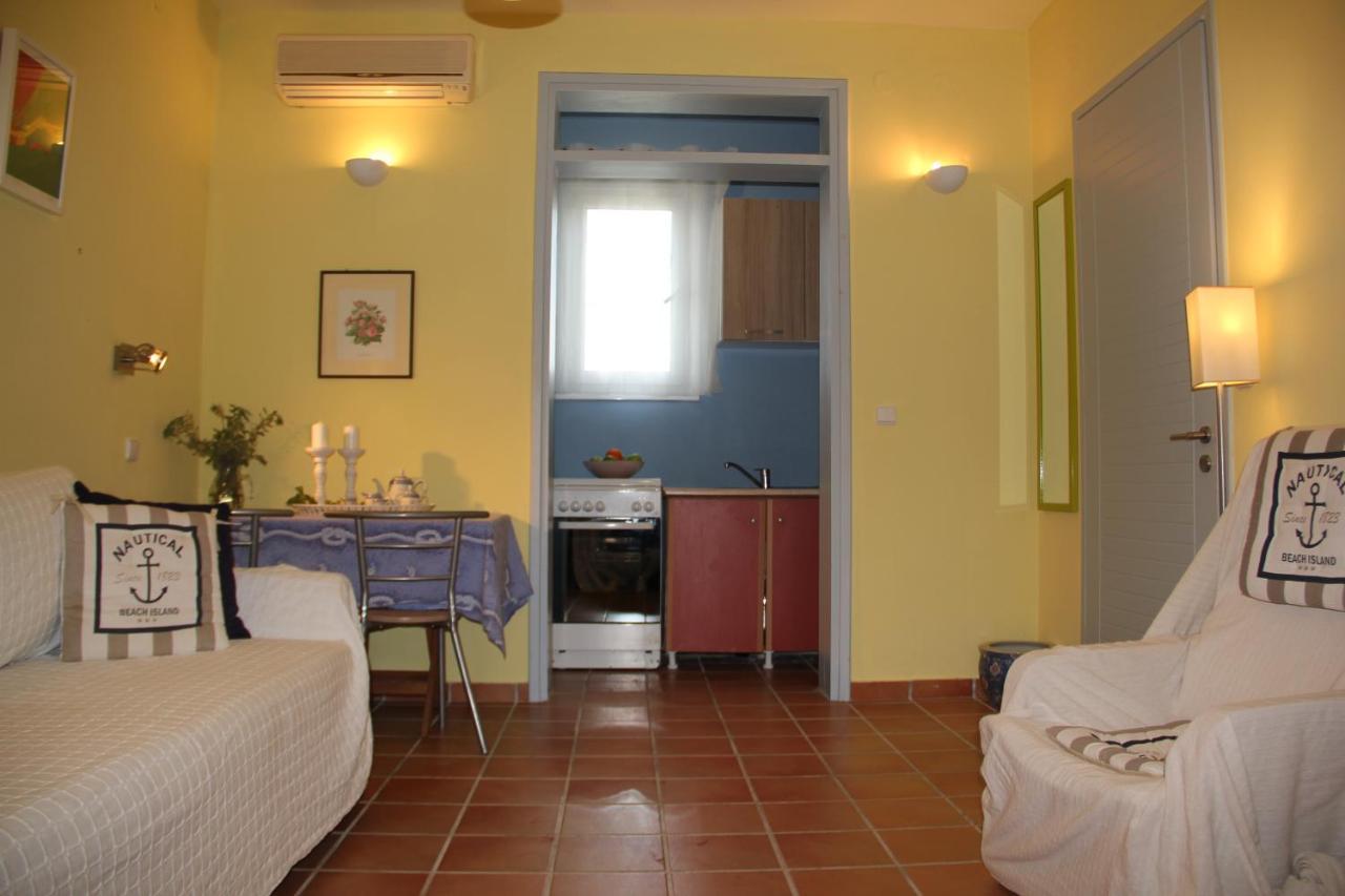 Alekos Houses-sundance * Lixouri