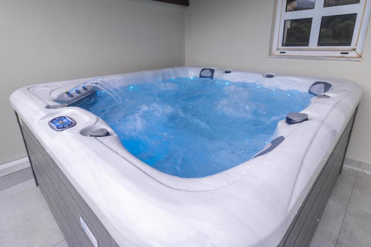 Ventus, 40sqm Private Pool & Hot Tub! Apartment
