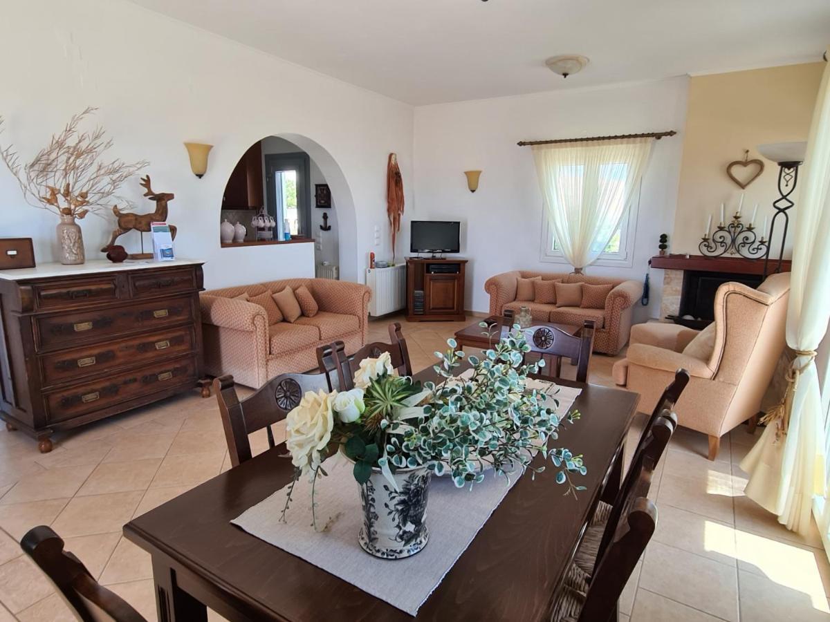 Holiday home Milos Sun Peran Triovasalos