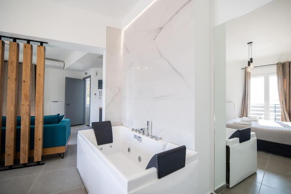 La Casa New Coastal & Jacuzzi Volos