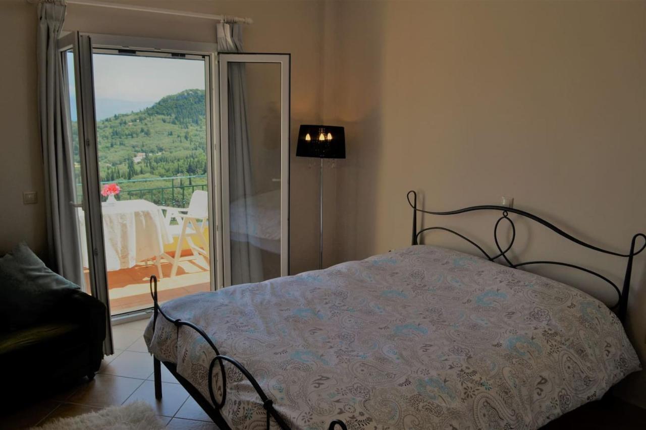 Ermina's Gaze * Agioi Deka (Corfu)