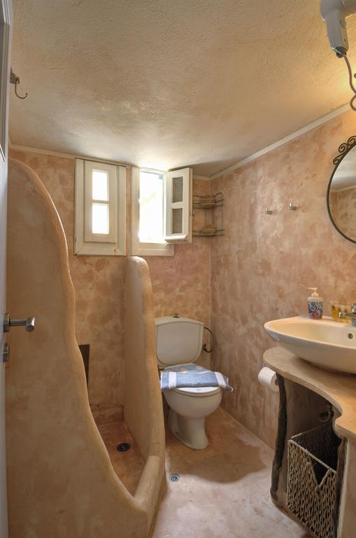 Cavo Perlevos Studios 3*