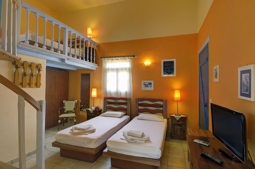 Cavo Perlevos Studios Aparthotel 3*