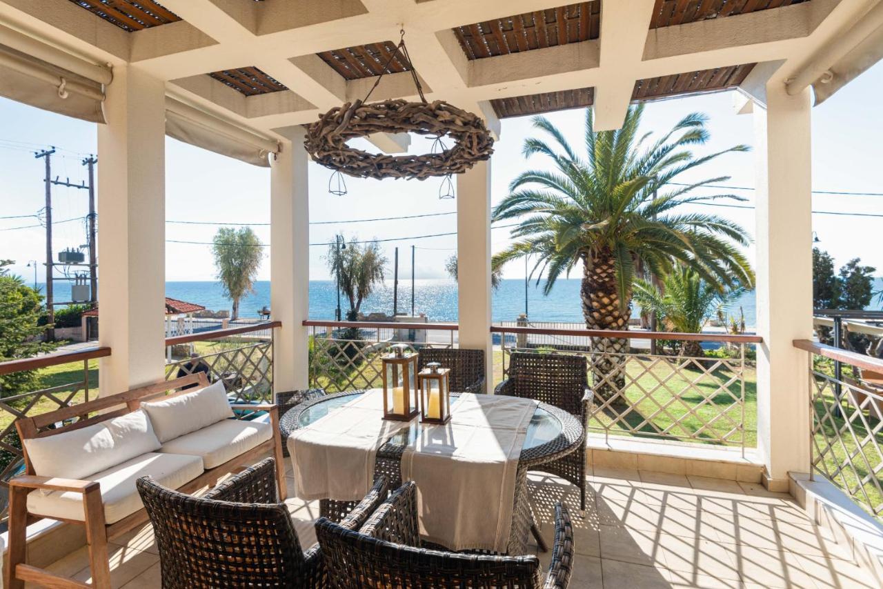 Vitamin Sea Beachfront Villa, Sithonia #feelslikehome Villa