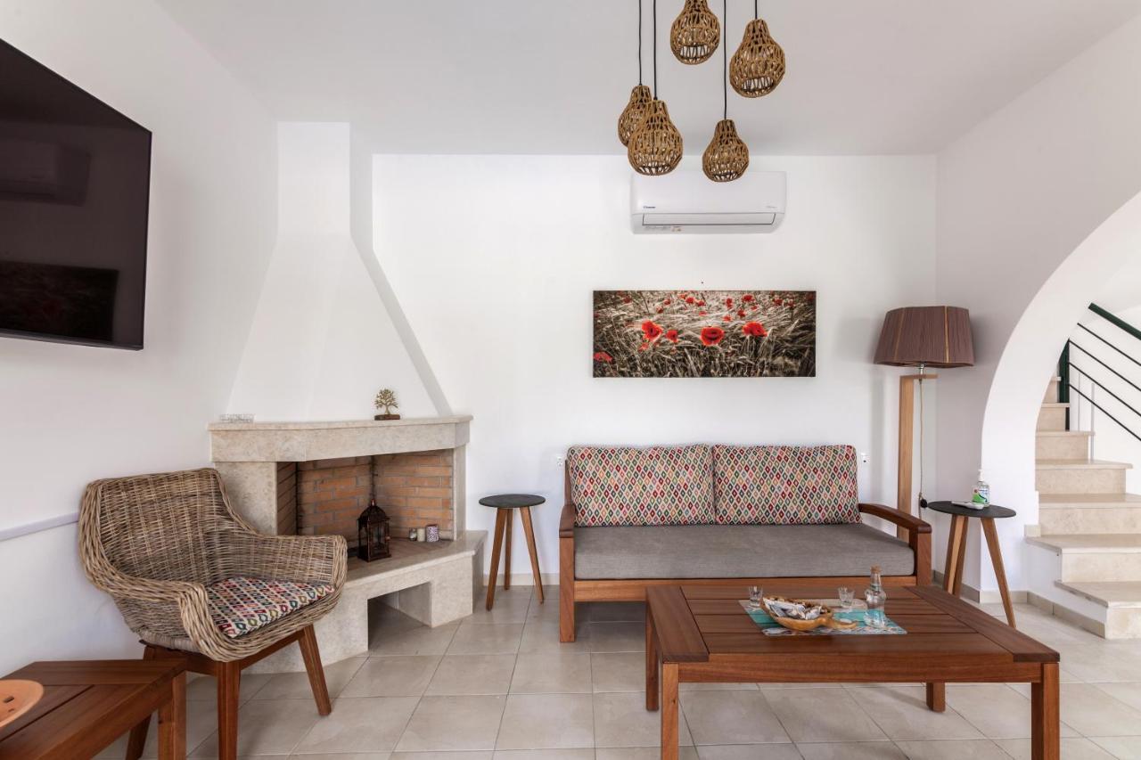 Dafni With Private Pool Villa