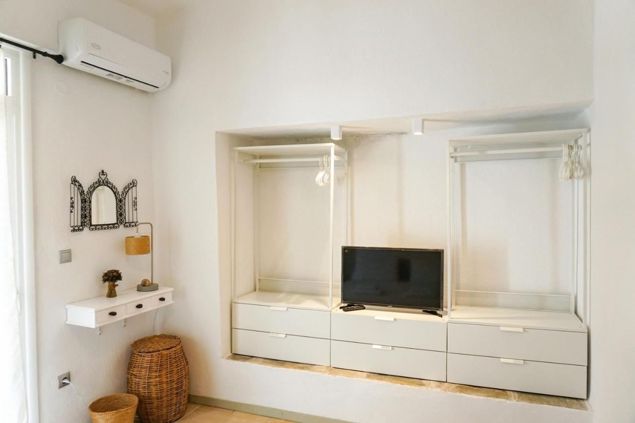 Delfini Villa, Beachfront 2-bdrm Maisonette Holiday home Possidi