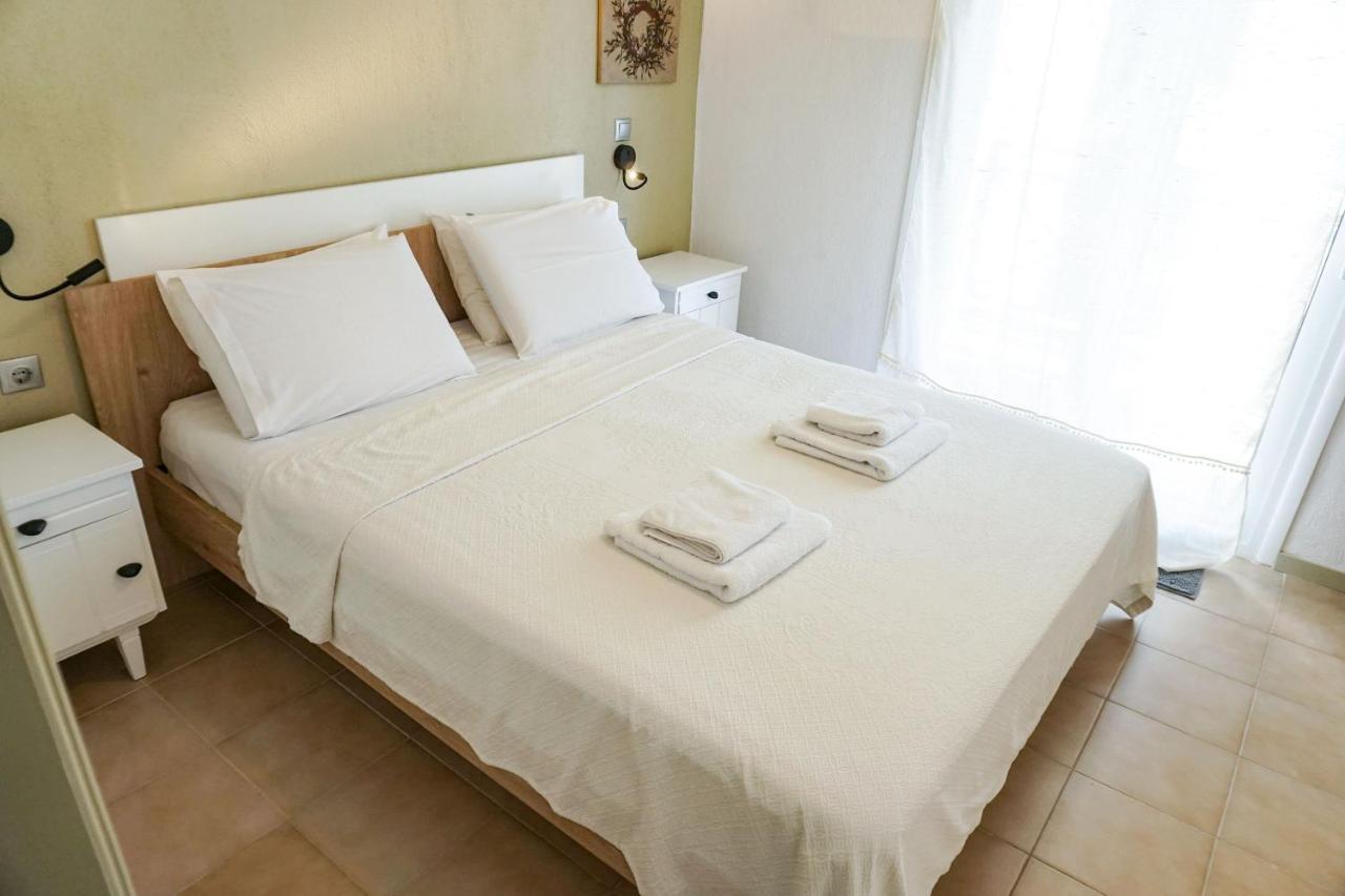 Delfini Villa, Beachfront 2-bdrm Maisonette