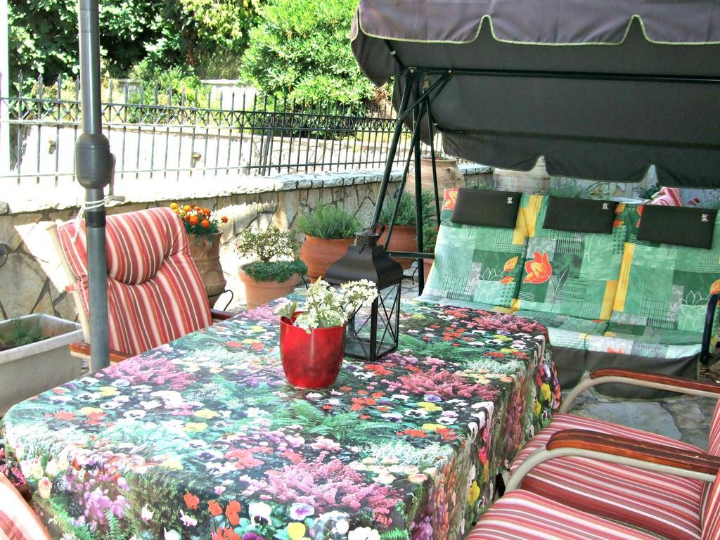 Kristallia Guest house *