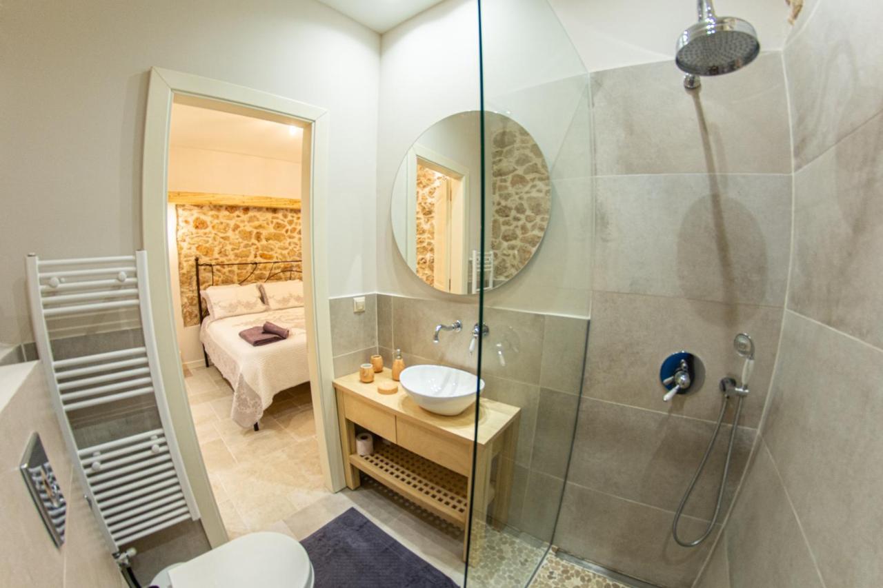 Markezinis Villa Lakones