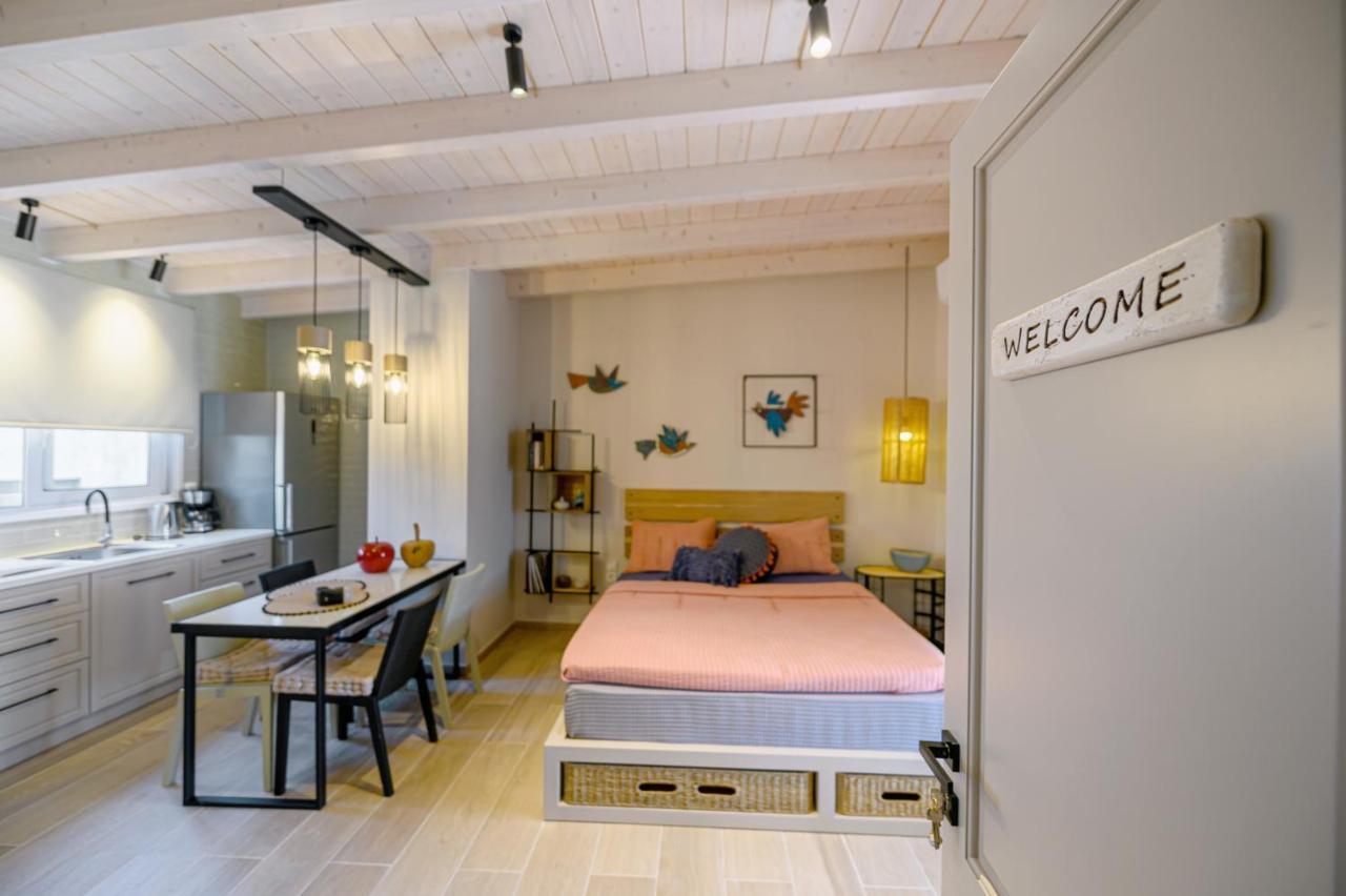 Fiorela's Casa- A Stylish Loft In The Heart Of Preveza