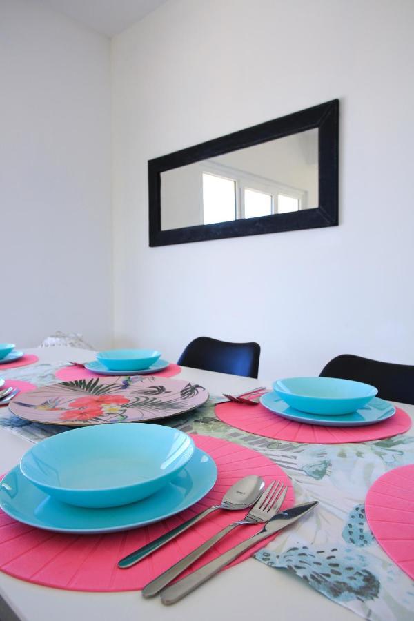 Beautiful With Sea View - Sleeps 2-6 - Travel Cot Included Villa