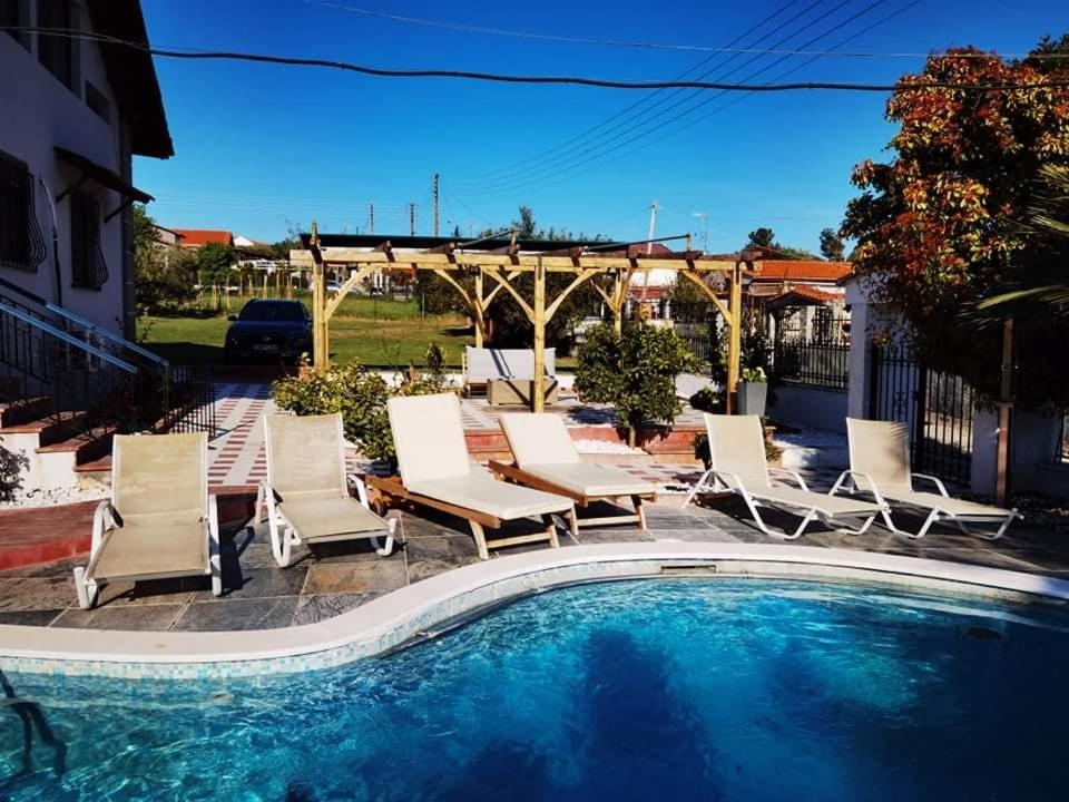 Rural Private Pool, Bbq, Court ,20' Airport
