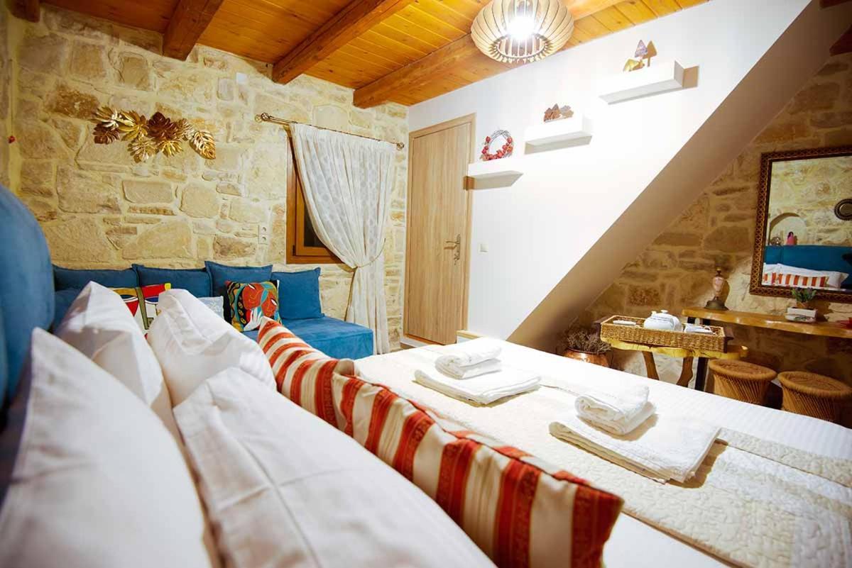 Stonehouse Olivelia - Afrathias Apartment