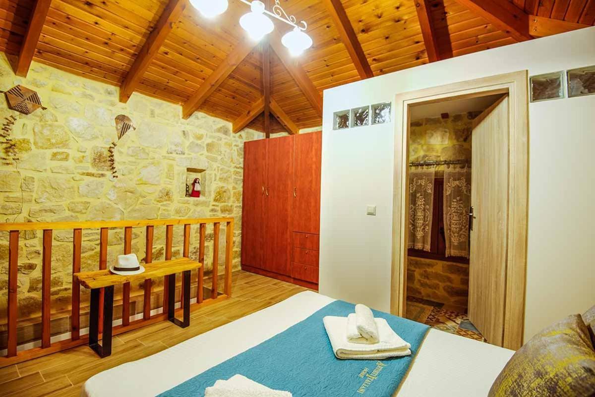 Stonehouse Olivelia - Afrathias Apartment