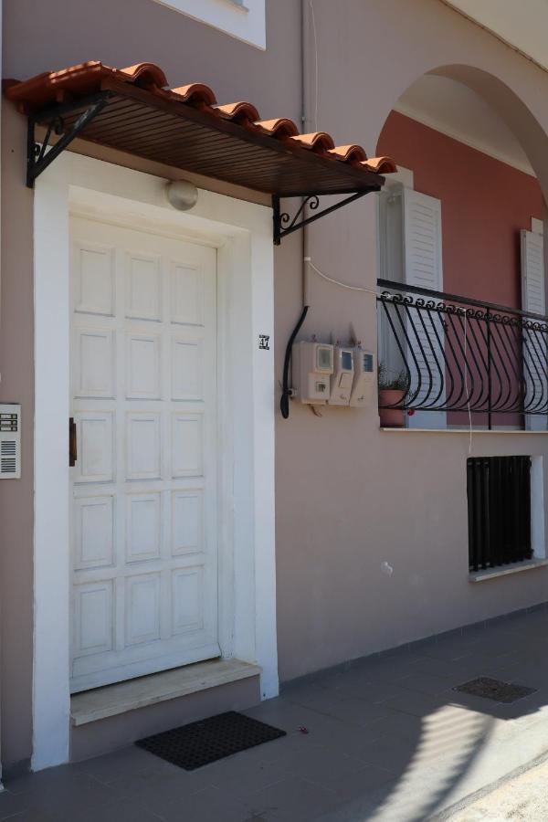 Helena Apartment *