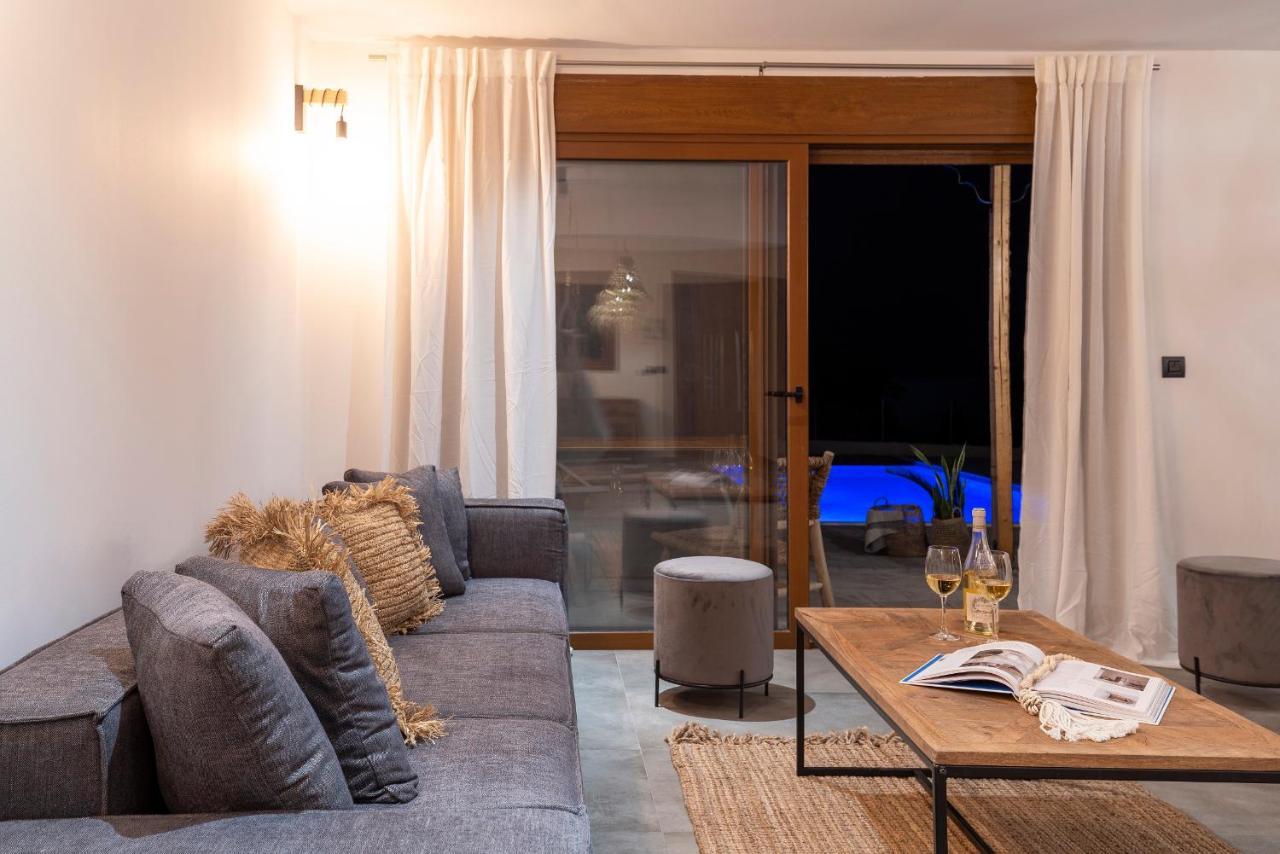 Villa Luxury Nissovilla With Private Pool & Sea Views *