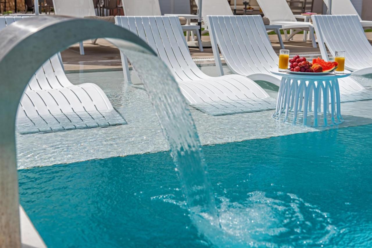 Oasis, Luxury *