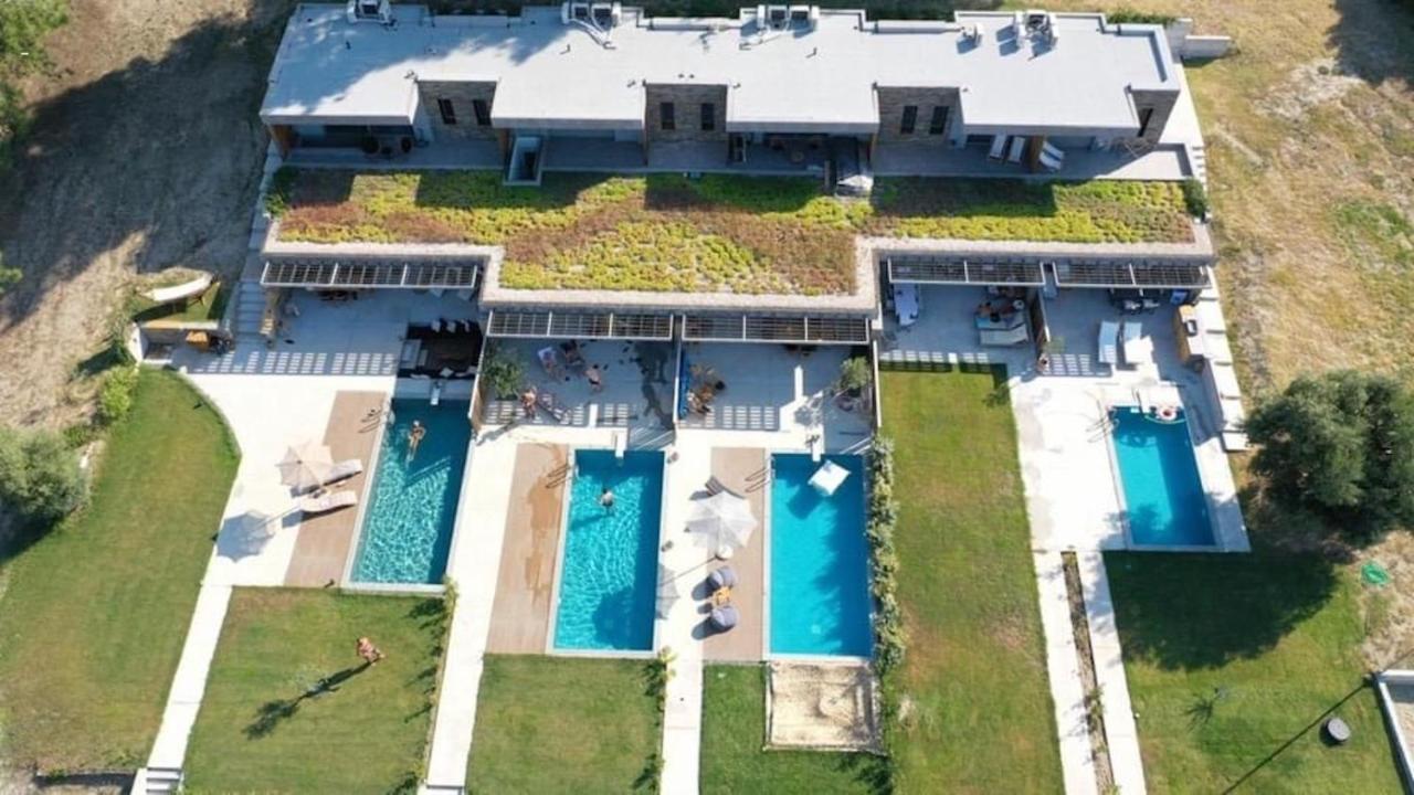 Villa Olive White