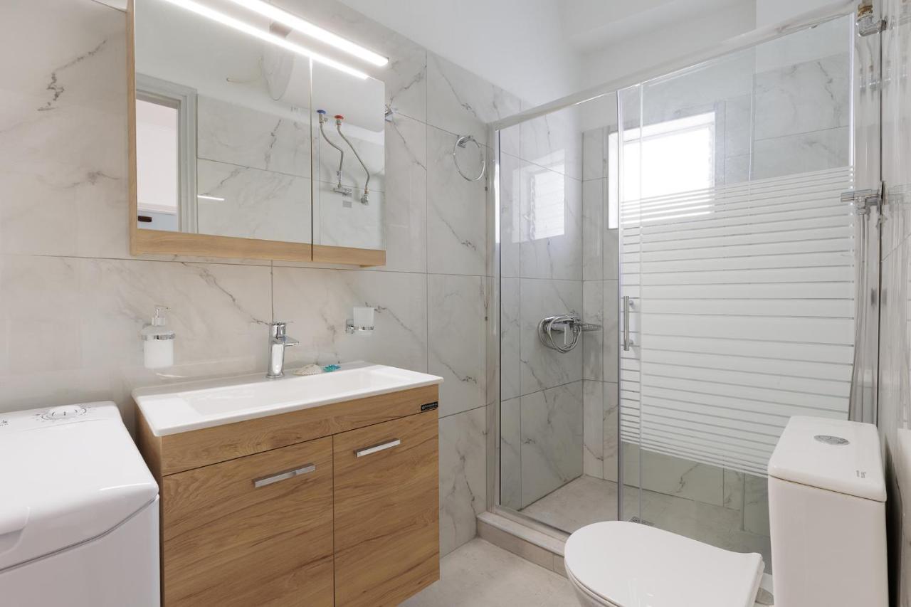 Salt & Sun By Konnect, At Kaminaki Apartment *