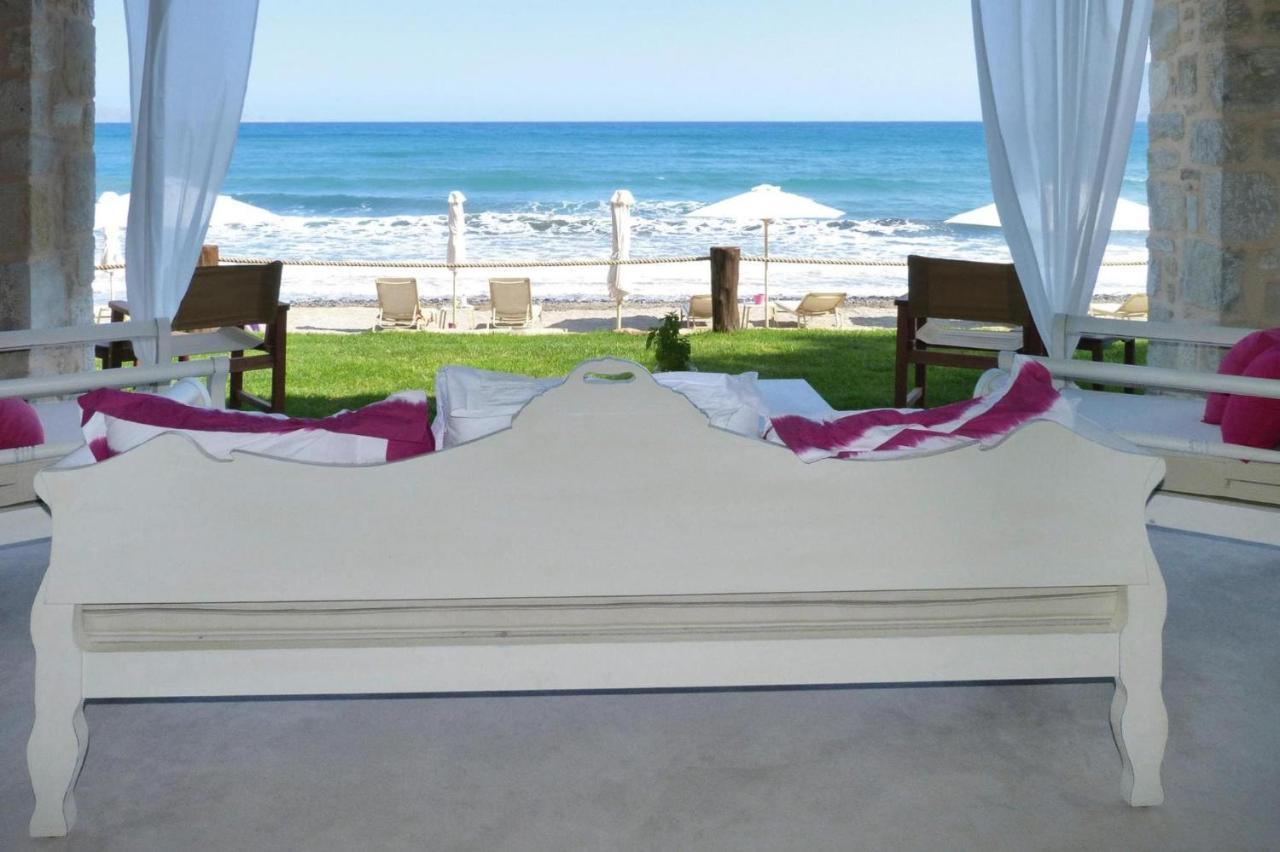 Villa In With Pool