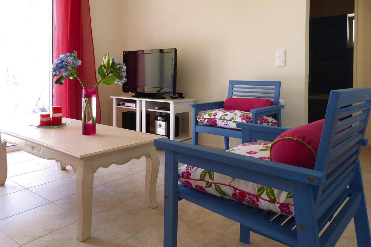 In With Garden Villa *