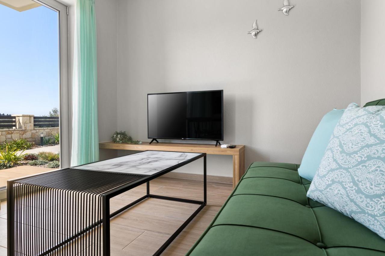 Sarah Luxury *